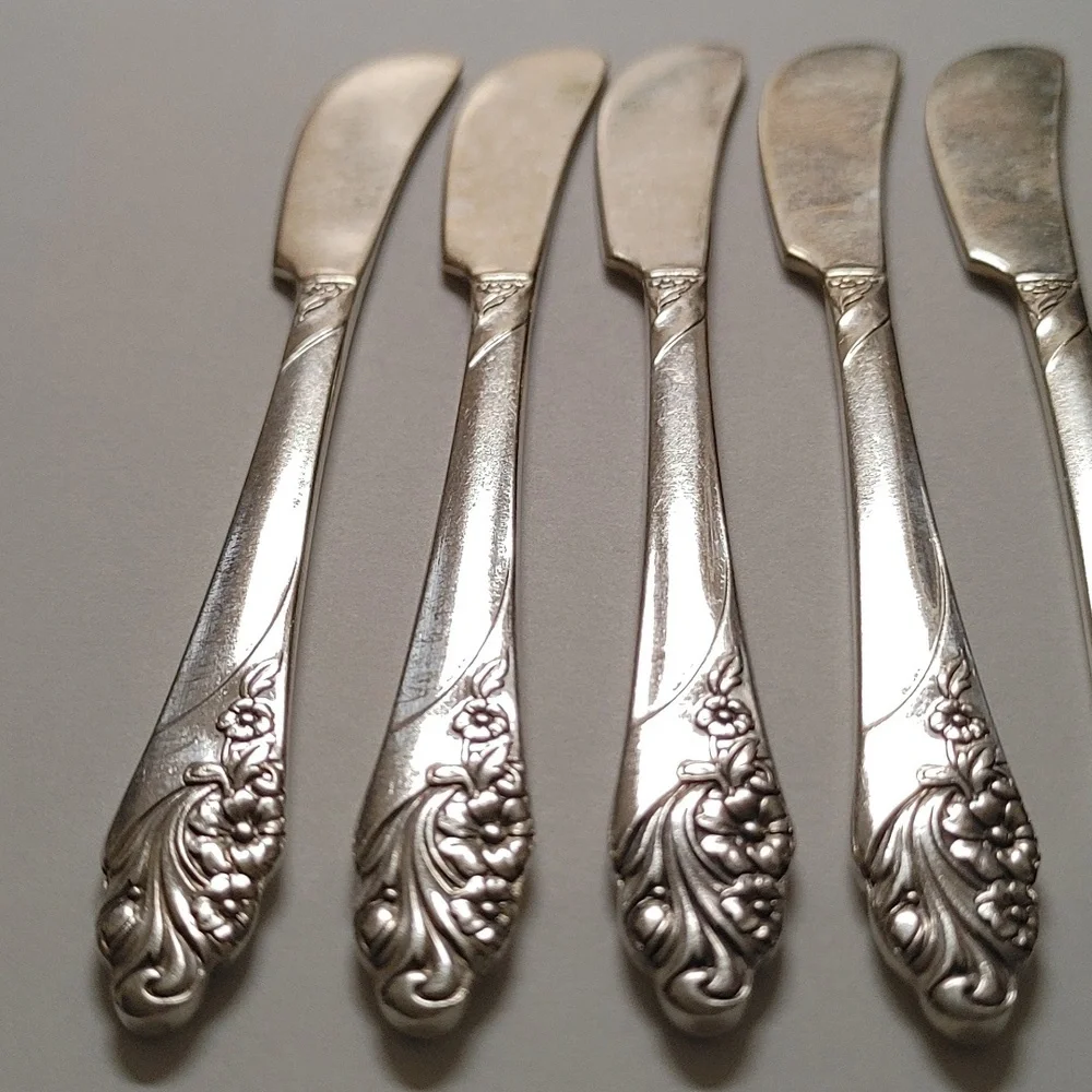 Oneida Evening Star Silver Plate Butter Knives Lot of 9